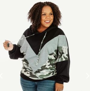 🆕Glitzy Girl Camo hoodie